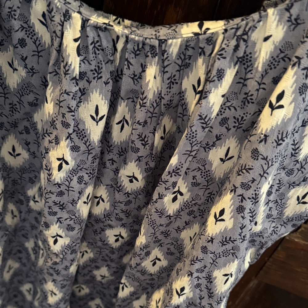 NWT!  Maurices Blue and White Patterned Blouse - Picture 4 of 5